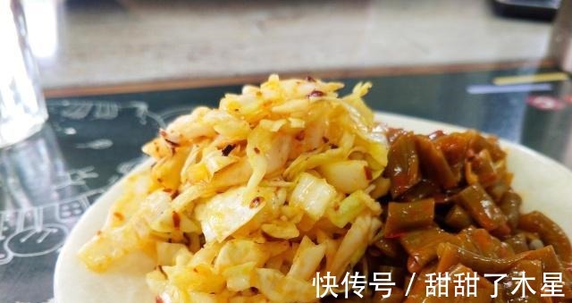 芝麻叶|第一次看到吃面条还要排队的,口感吃起来有点小筋道,吃不够!