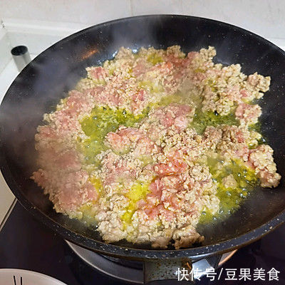 番茄牛肉|十分钟快手菜番茄牛肉意面，比外卖强