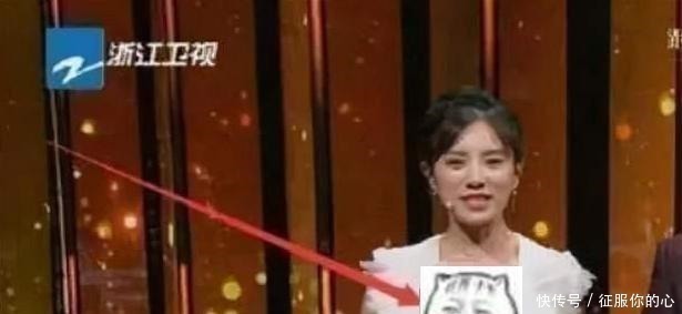 浙江卫视|知名女主持现场失误,少穿一件衣服,张国立的反应暴露真实人品