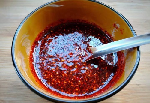  教学|教学每天一道菜，黄瓜拌皮蛋的做法，一碗料汁就够了