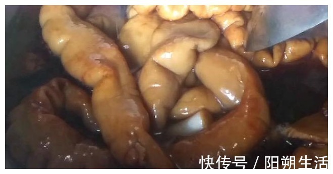 大厨教你秘制卤大肠，2分钟学会自己在家做，比外面卖的还好吃