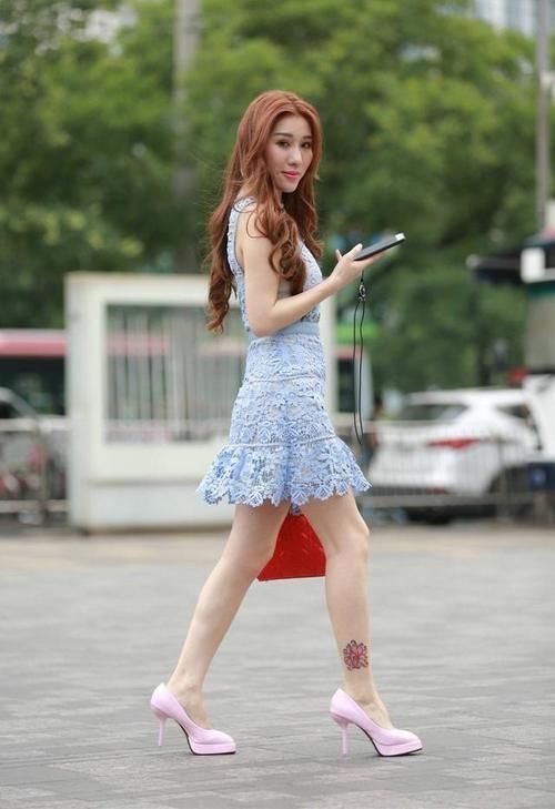 小姐姐|时尚舒适的美裙搭配简约大方,可以轻松打造出靓丽的造型