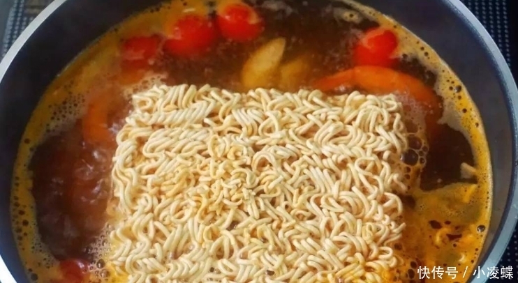 垃圾|4大垃圾食品,比泡面还没营养,网友:全吃过尴尬了