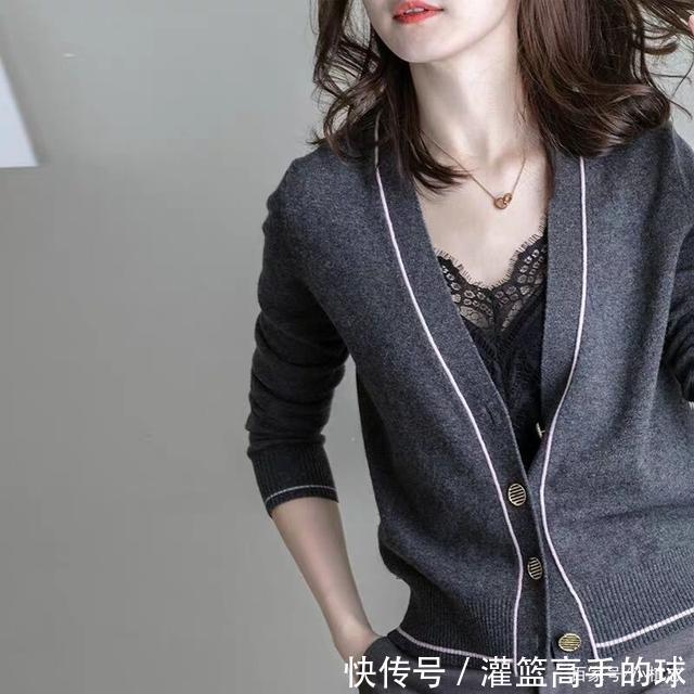 三四十岁女人立秋后别穿风衣，时下流行这样开衫外套，减龄巨时髦