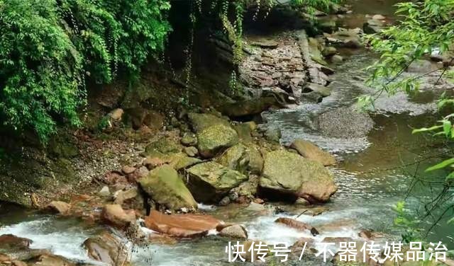 孽龙|「王婆岩」藏在都江堰里的小九寨