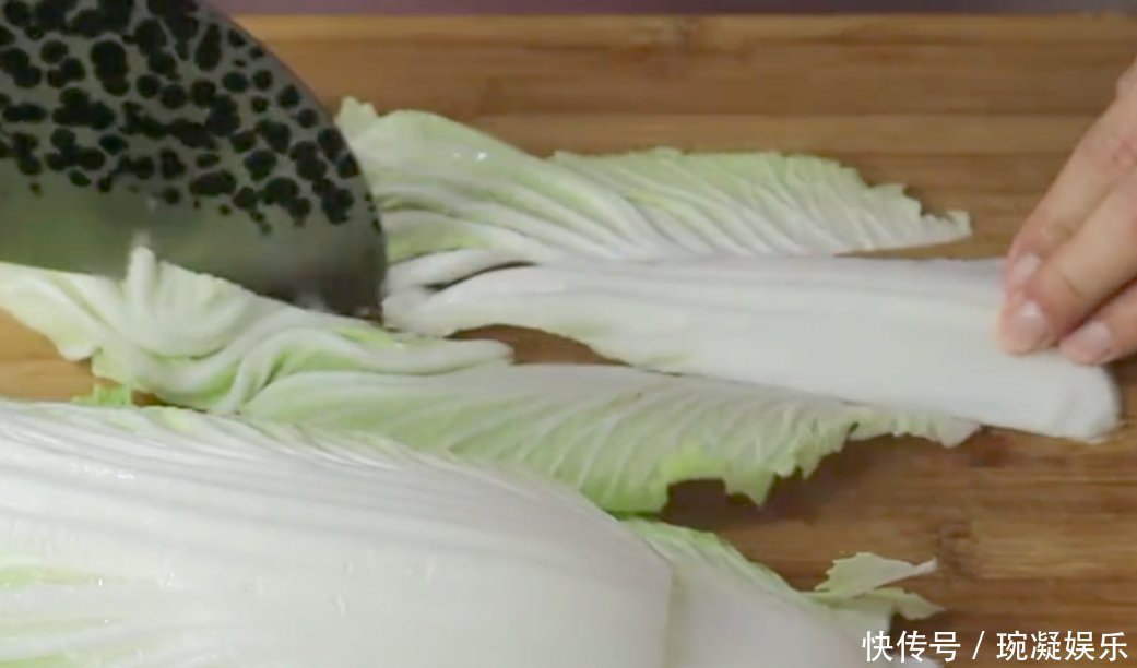 半颗白菜1把粉丝,简单一做,鲜香美味,白菜清脆,超级下饭
