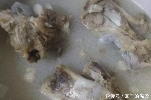 渣滓|什么果皮渣、大豆渣,都不如这种“渣滓”,盆里埋一点养啥都旺