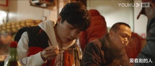 防空洞|奇妙之城：肖战“大众脸”，“拼接照”接连上热搜，这就是影响力