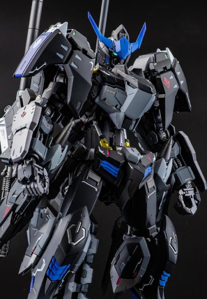 模玩控:黑色系配色,MG比例巴巴托斯第六形态高达模型