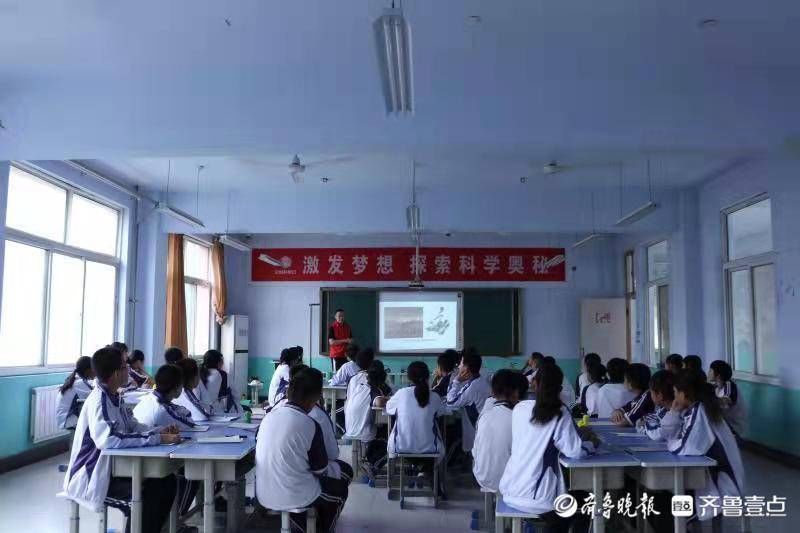 齐鲁壹点|新泰市汶南镇：智能机器人走进中学课堂