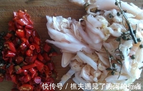 酸菜鱼|酸菜鱼新做法，好吃到爆，八成正宗，二成创新，没有一点土腥味！