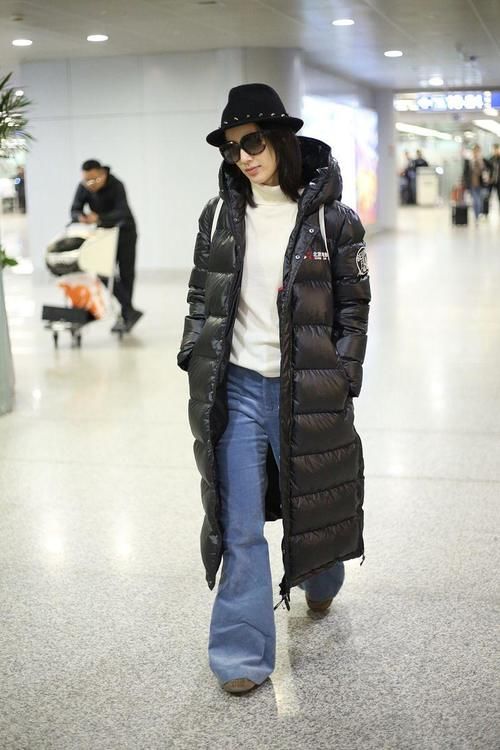 早春火了一种穿法叫:拖地裤+外套,时髦显腿长,小个子也合适