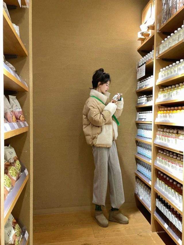 搭配|冬季羽绒服就该这样穿,不露脖子也不露腿,既实用又保暖,超好看