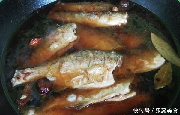 不管炖什么鱼,万万多加“这1步”!鱼肉鲜香嫩滑,还不腥