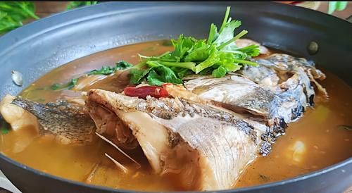  鱼头|秋冬这样吃，菜饭一锅出~鱼头泡饼
