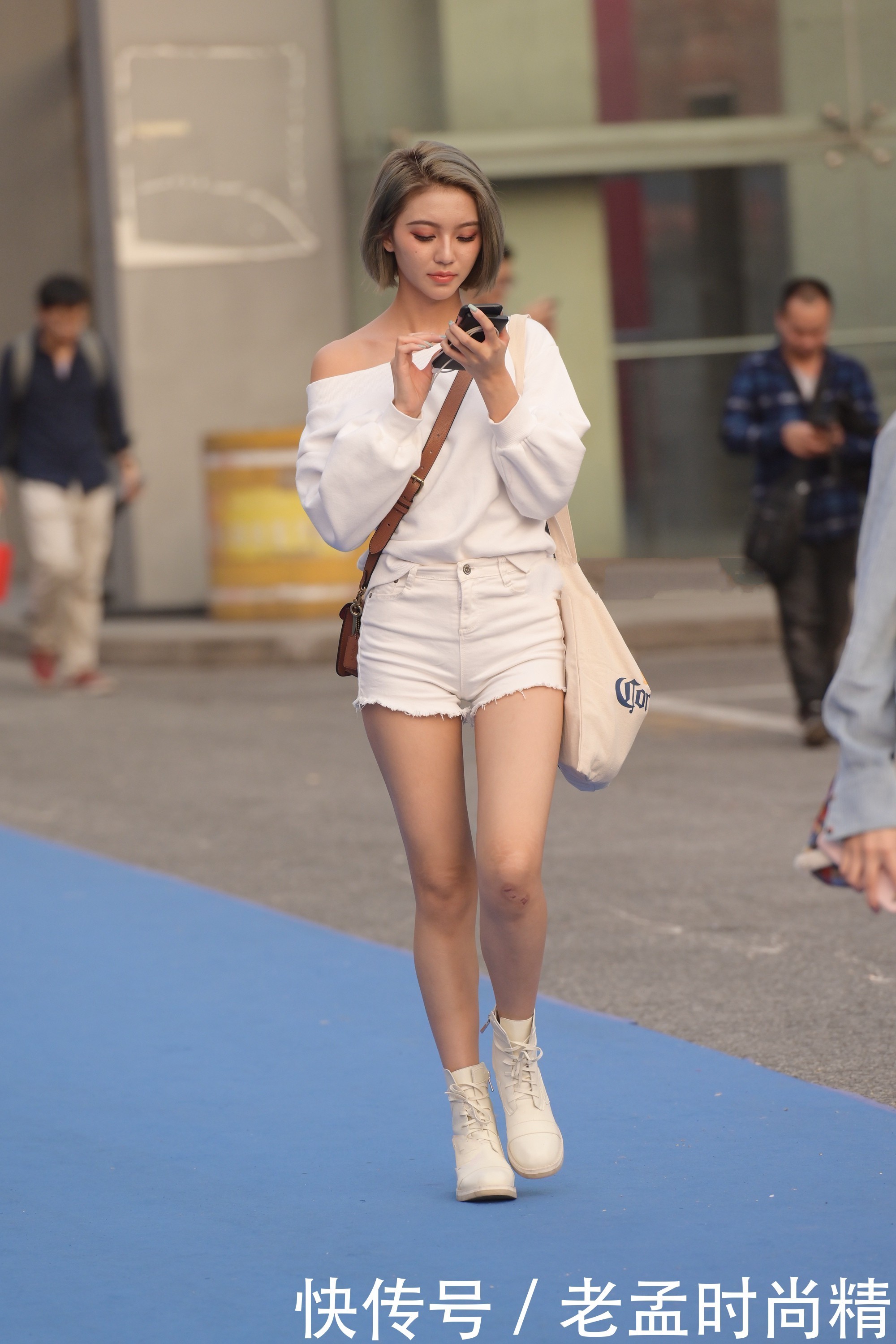 °×É«|½ÖÅÄ£º°×É«ÎÀÒ´îÅä°×É«¿ã×Ó,ͬɫϵ´©´î»îÁ¦ÂúÂú