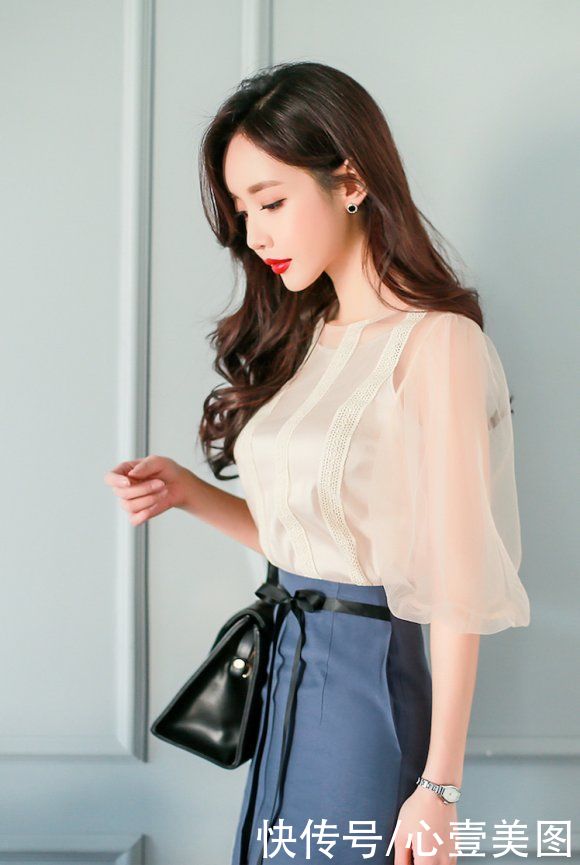 清凉衫|女神孙允珠高清时尚搭配：花哨奶油金粉微波叠层清凉衫