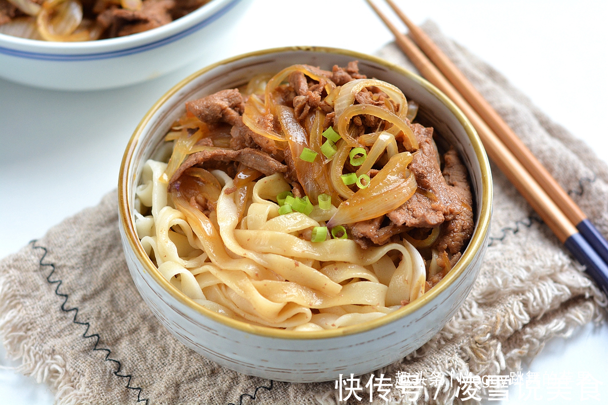 早餐就爱吃碗羊肉拌面,不到10分钟吃上了,解馋补元气真带劲