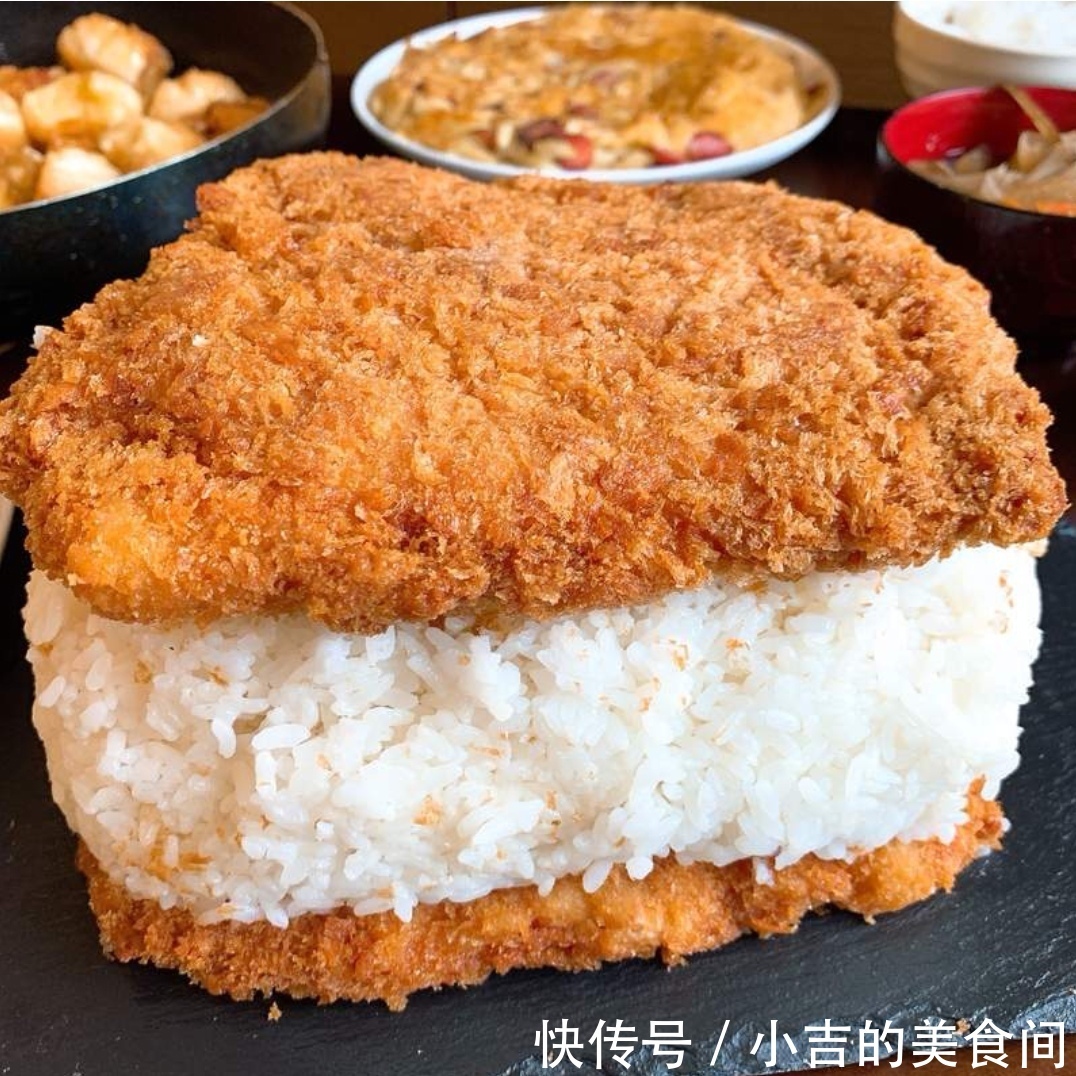 “食量很大”的家庭主妇晒晚餐,与老公的晚餐放在一起,对比惊人