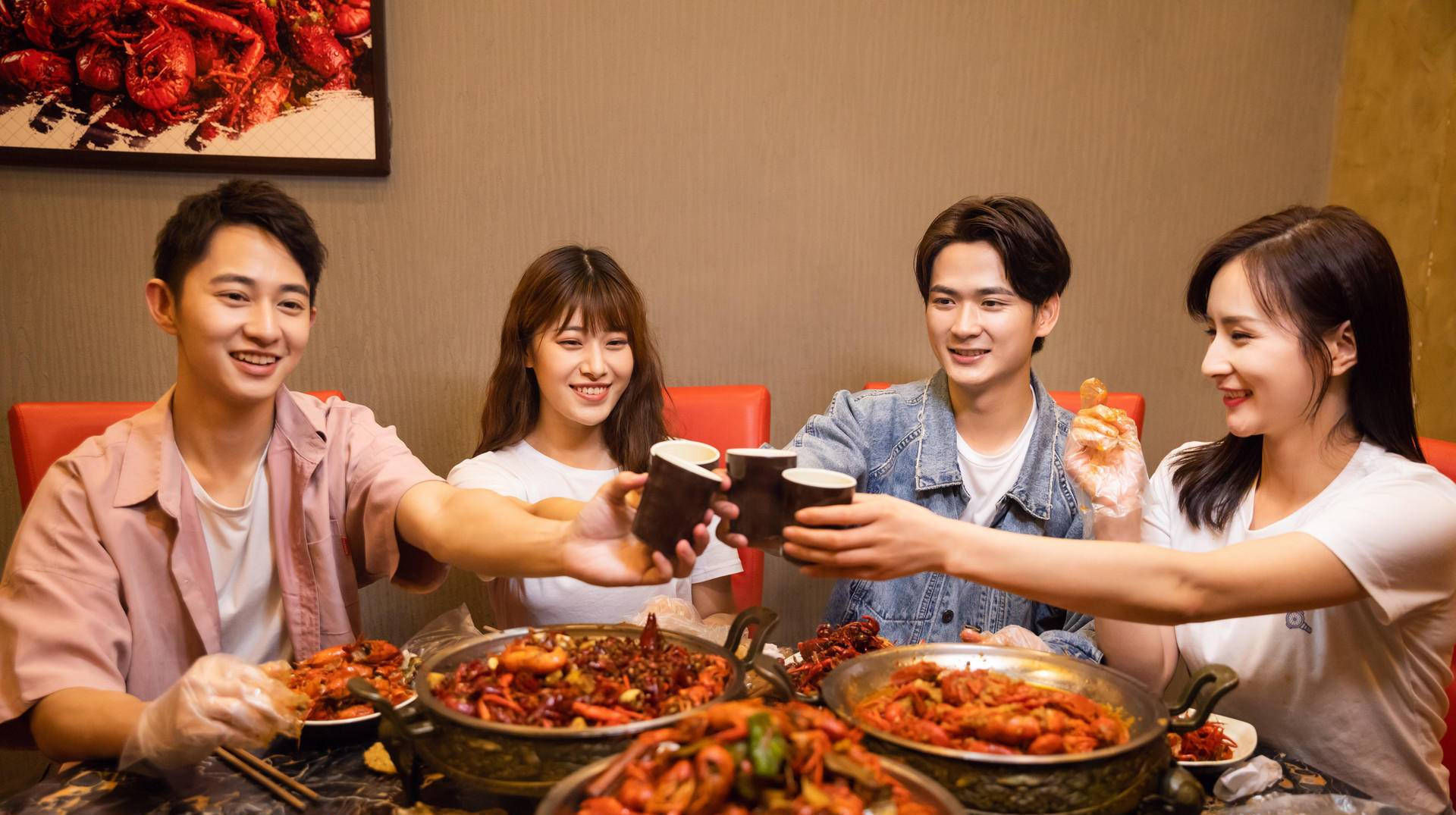 经理|酒桌上给领导敬酒时,不知道说什么,怎么办3句万能敬酒词足够