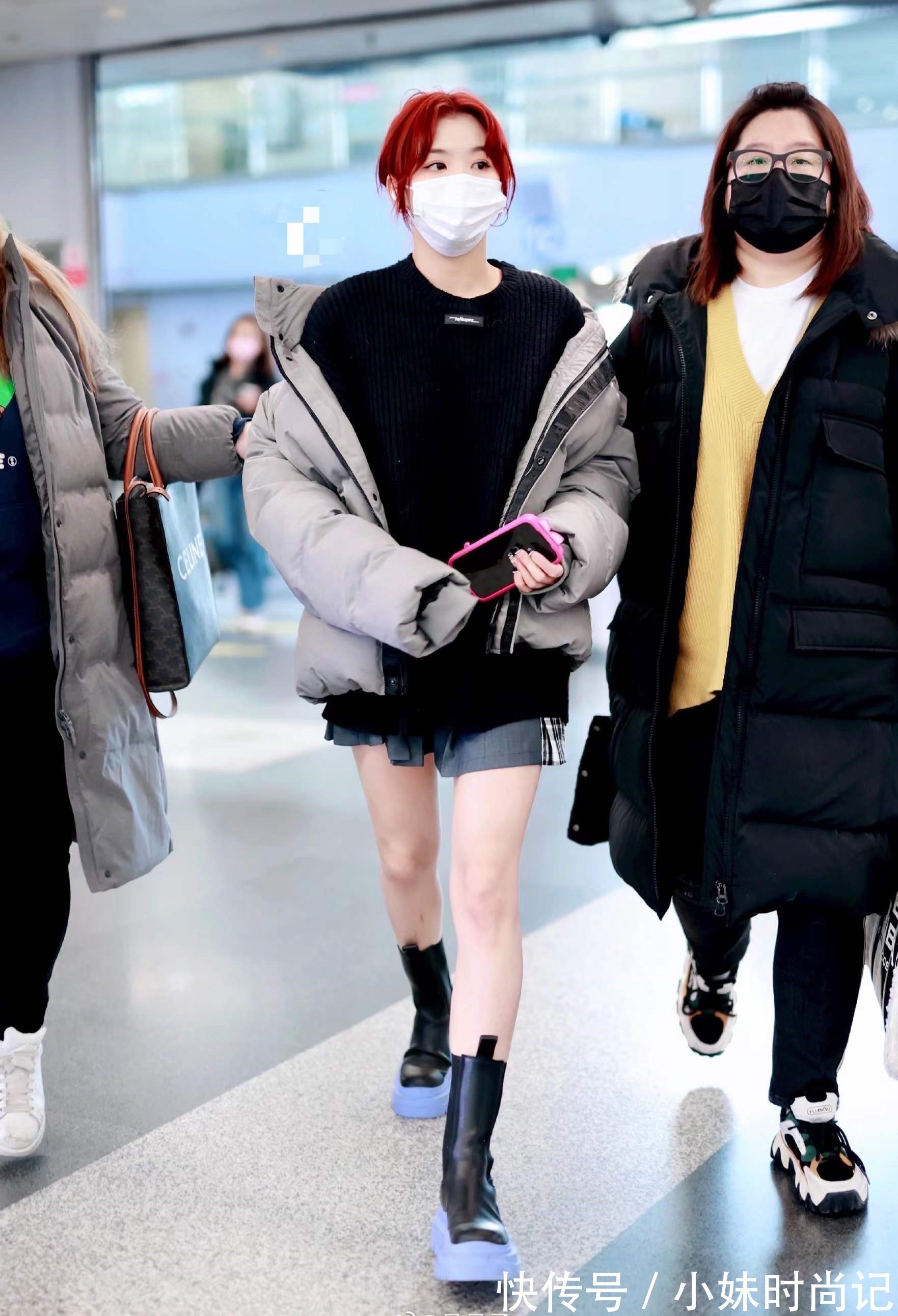 安利|孔雪儿真刚,上身棉服针织衣过冬,下身短裙露腿过夏,看着都冻人