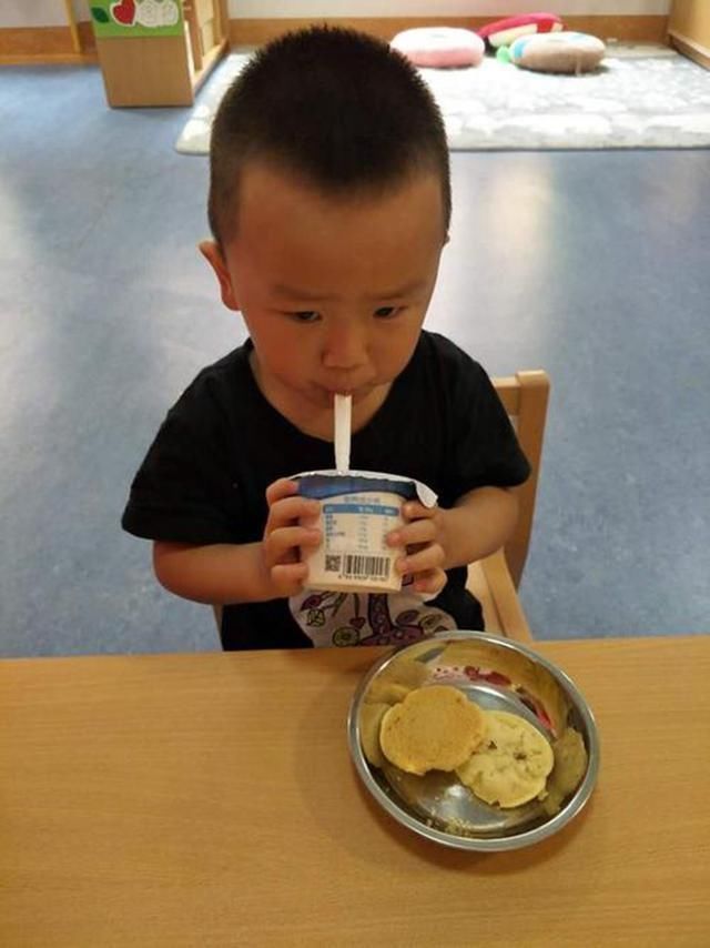 小米粥|这些“糊弄式”早餐,正一点点地吞噬娃的健康,可很多宝妈还在做