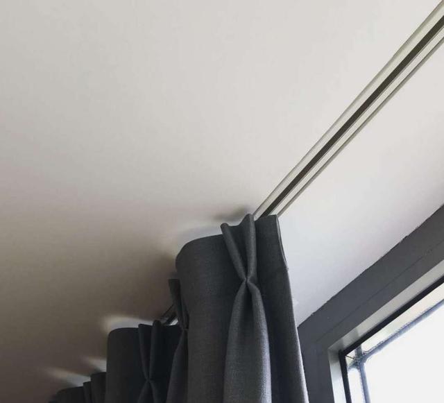 罗马杆|越来越多人挂窗帘不用罗马杆了,现在流行装这种,简洁美观又实用