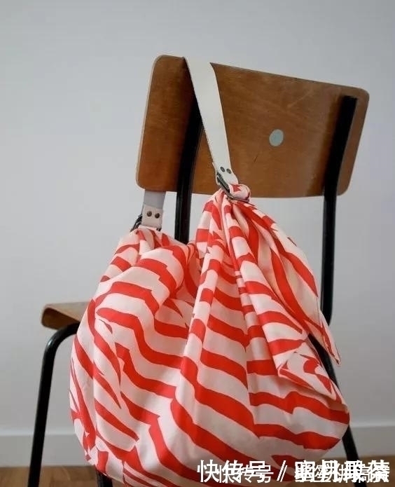 皮带子 一块布打两个结,变身大容量高颜值收纳包,几十种折法好强大