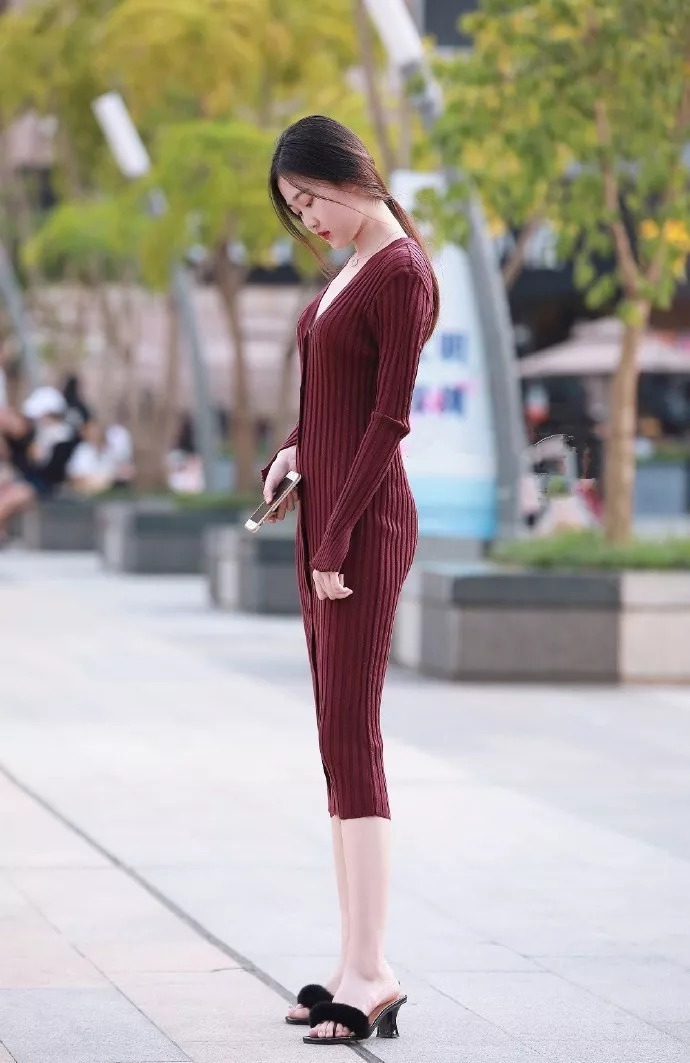 气质又成熟的搭配，少不了一双高跟鞋的加持