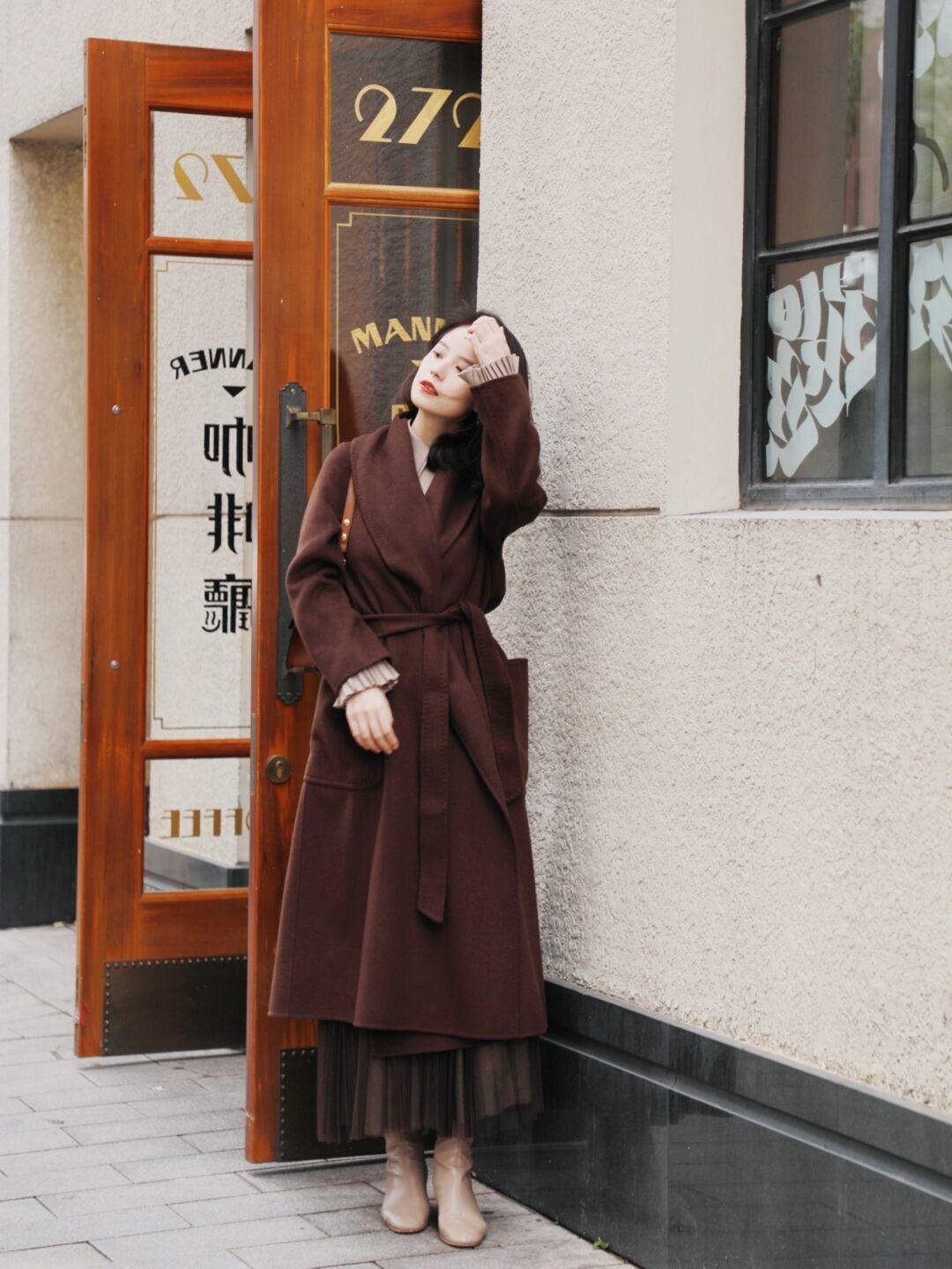 气质|想打造熟龄气质美就试试“大衣”,实用大气又时尚,轻松演绎高级