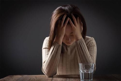 女性|3類人容易深陷抑郁，尤其是女性，希望你不在其中