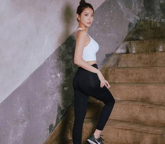 能很好|别具风情的打底裤美女,漂亮有气质,真让人着迷