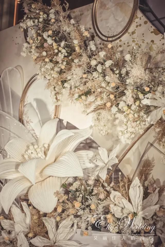 精致饱满又不失时尚感的香槟色系婚礼，这种风格的婚礼你喜欢吗