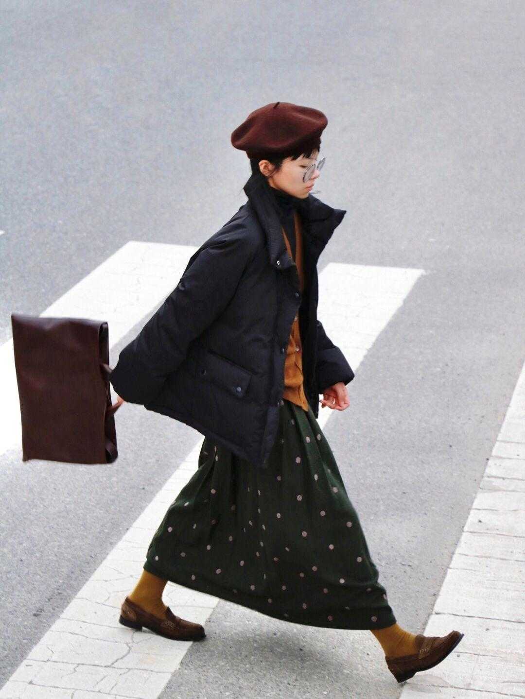 羽绒服|又被“黑色羽绒服”惊艳到,款式简单却很显气质,你有了吗?