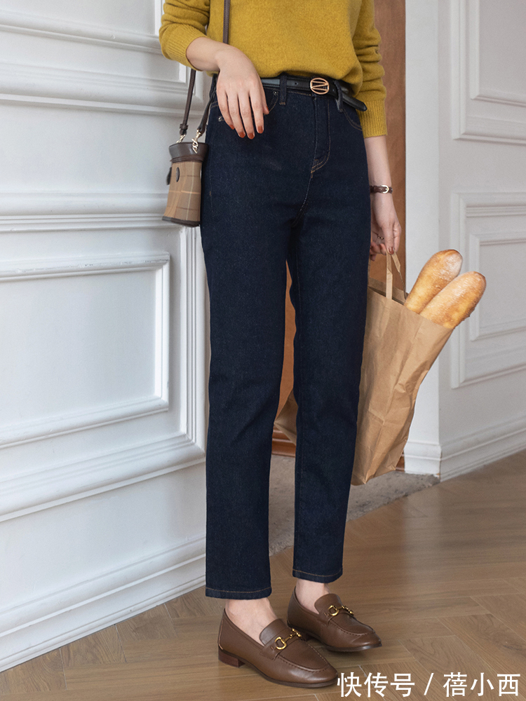 时髦|今年流行“毛衣+牛仔裤”,搭配大衣、羽绒服、短靴保暖又时髦