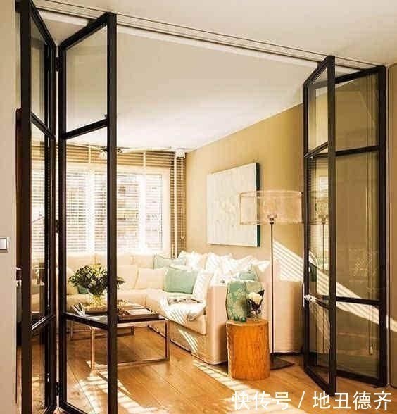 灰尘|家中阳台不要装推拉门了,装这种更实用个性,不得不感叹太聪明了