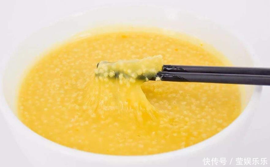 煮小米粥时,不能直接加水煮,资深煮妇教你这样做,米粥又香又稠