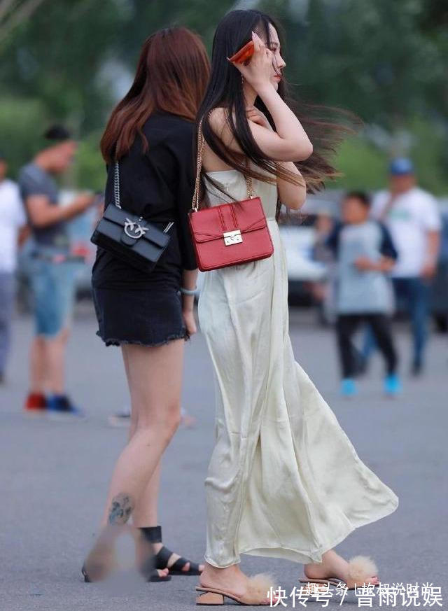 吊带 吊带裙就是这样，不仅清爽舒适，还能让你的造型轻松优雅起来