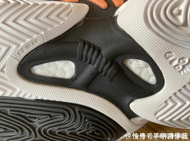 球鞋|吊打自家所有签名鞋的休闲鞋!为何说BYW2是阿迪最出色的实战鞋