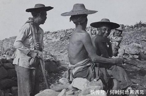 民国真实老照片:男子瘦骨如柴,第二张婉容身穿旗袍很美!