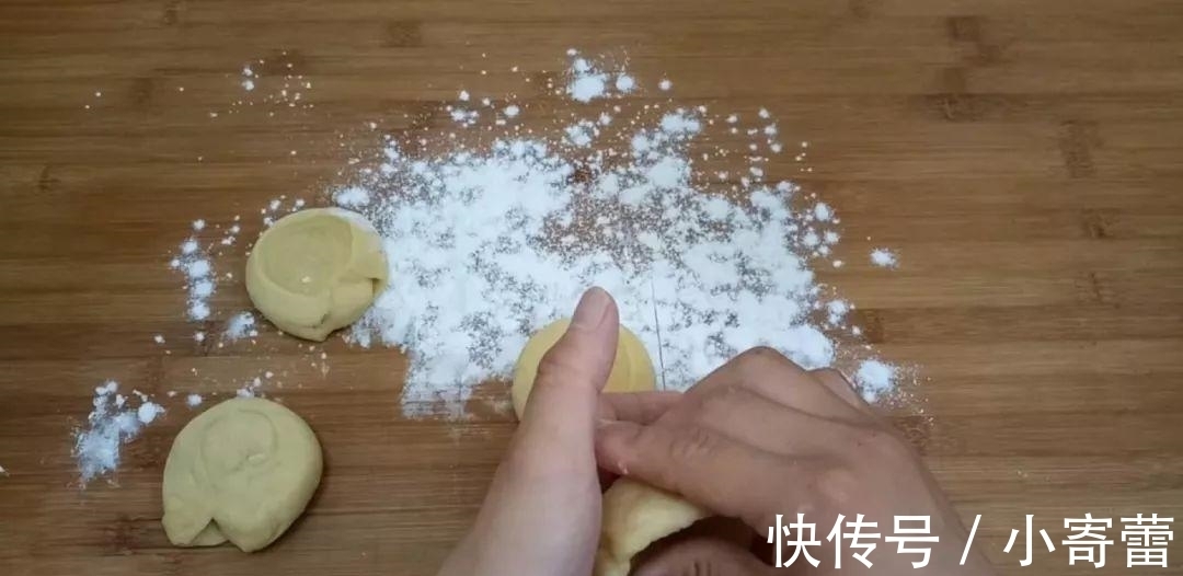 口水|两个鸡蛋, 三勺红糖, 不用发面做出来比糖糕都好吃, 边吃边流口水