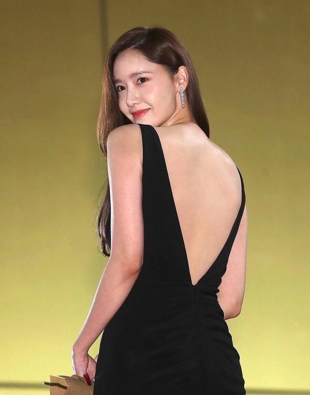 惹眼|街拍:成熟丰腴,大方得体的性感美腿美女,非常的惹眼