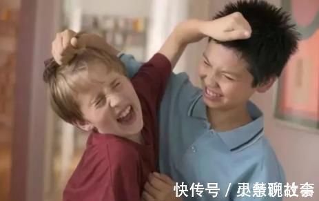 黄金时间|弟弟玩具被抢,向妈妈举报哥哥秘密基地,爸爸:请给孩子完整童年