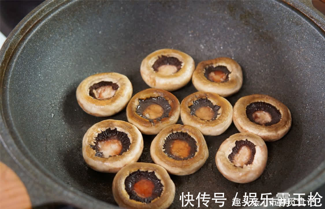菜市场碰到这菇别手软，买上半斤煮汤，鲜的不得了，家人都爱喝
