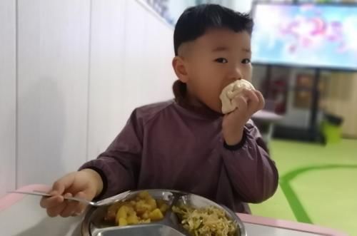 食用|世卫组织呼吁停止食用，比陈醋还伤骨骼，提醒家长：尽早撤下餐桌