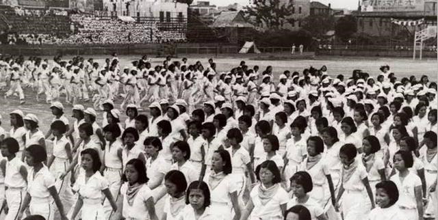 困难重重|女人剪发再平常不过之事，曾经一度困难重重，深感女人解放之不易