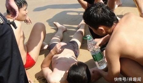 小伙河边钓鱼!突然上面掉下个东西，扭头一看，险些丧命