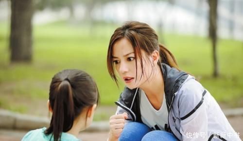 男孩|“推下怎么了”8岁男孩猛推孕妈被暴打,网友活该被打