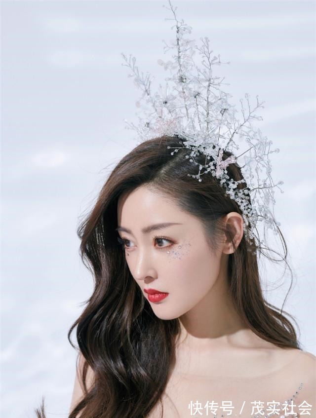 减龄 女人50岁后,别再剪短发了!今年流行这些发型,时髦减龄又气质