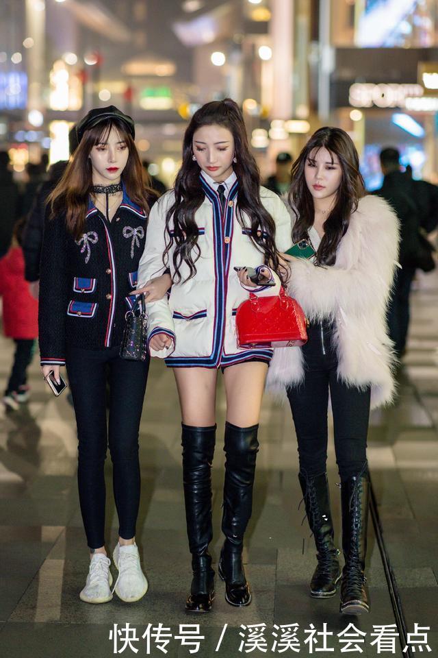 灵动|羊羔毛外套搭配灰色百褶裙,干净优雅,清纯灵动